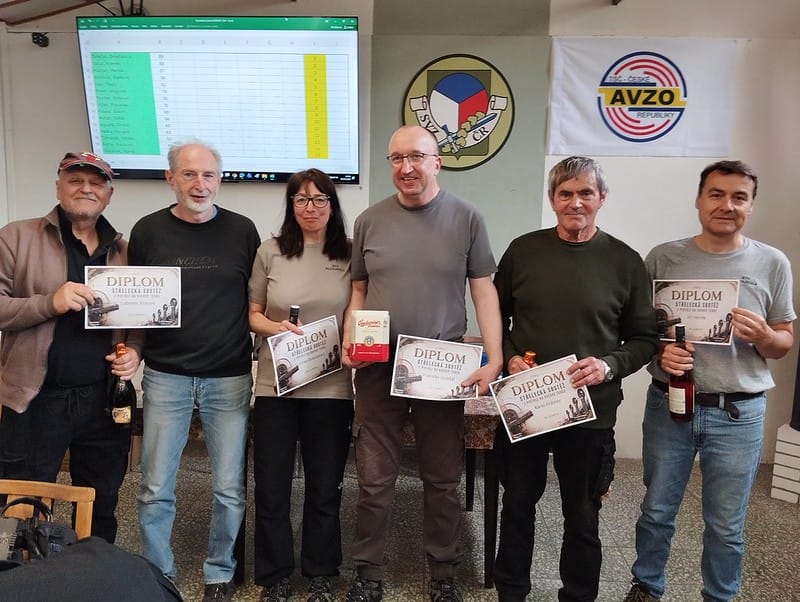 Vítězové a oceněné dvojice závodu Napajedelský POPPER 2026 s diplomy